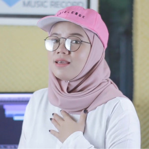 Dengarkan القلب متيم lagu dari EMIL KAZAH dengan lirik