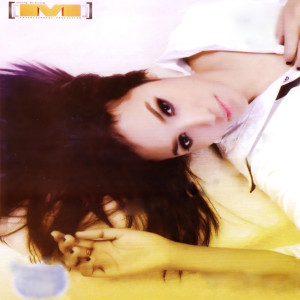 Listen to ទឹកភ្នែកអស់តម្លៃ (M, Vol.11) song with lyrics from លី អ៊ីវ៉ាធីណា