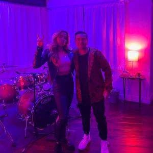 收聽Henry Thang的Stuck With U (feat. Elia Esparza)歌詞歌曲