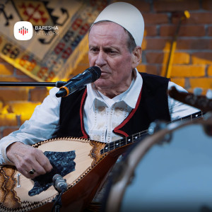 收聽Rifat Berisha的Moj Shqiponjë me flatra të arta歌詞歌曲