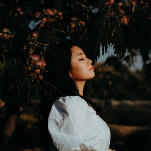 ดาวน์โหลดและฟังเพลง Blossoming in My Heart พร้อมเนื้อเพลงจาก Adelyn Paik