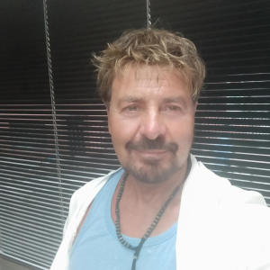 收聽Juan Pablo López的´´ TE DI MI ALMA´´ (Explicit)歌詞歌曲