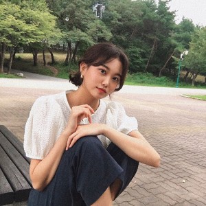 收聽MeeV的그림자歌詞歌曲
