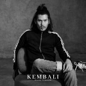 收聽Virzha的Kembali (Piano Version)歌詞歌曲