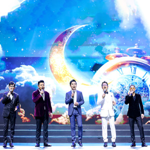 Listen to LK Đôi Mắt Người Xưa - Cô Hàng Xóm (Xuân Phát Tài 14) song with lyrics from Quang Lê