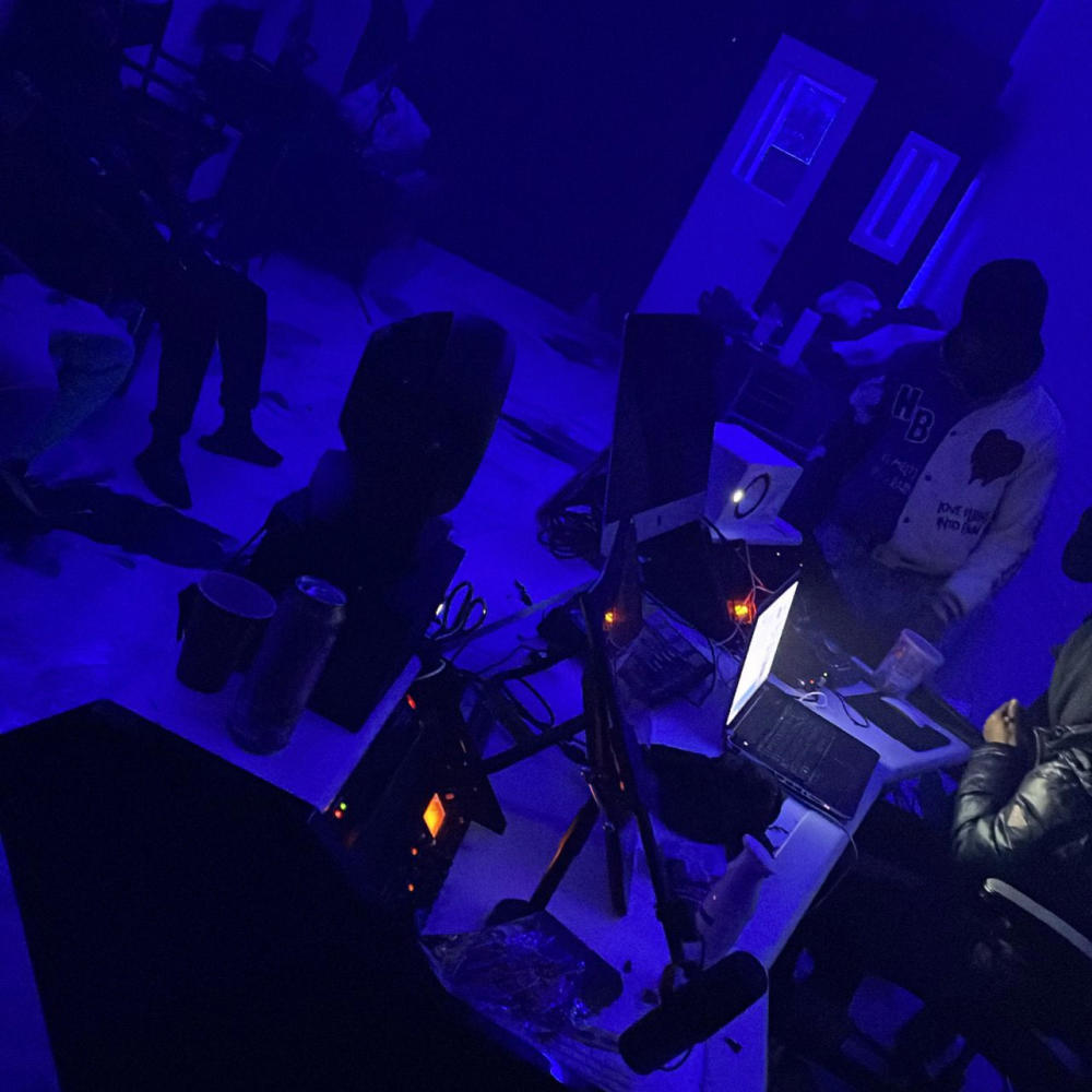 Dead to me (feat. Ypeezy, Tr3y & 2exclusive dooda) (Explicit)