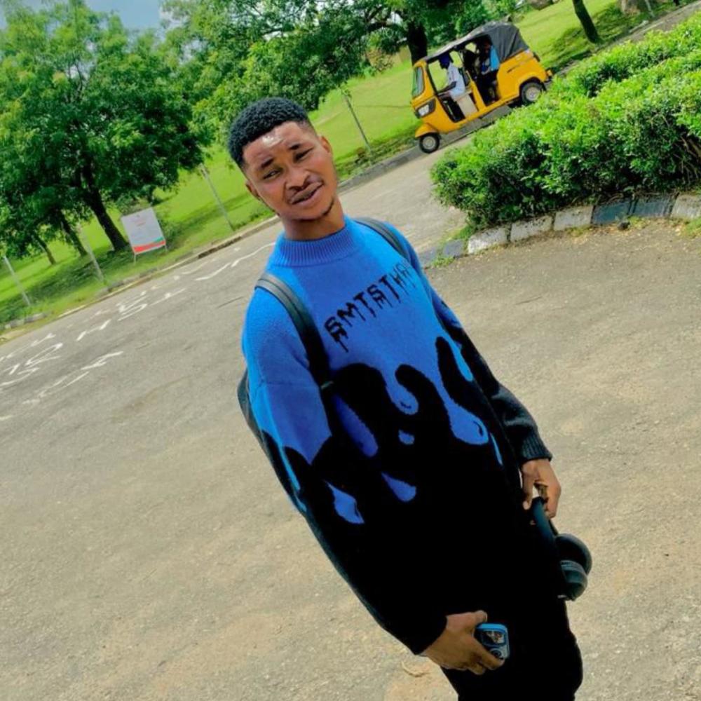 Oga Awon Omo Model (feat. Wabio Marley)