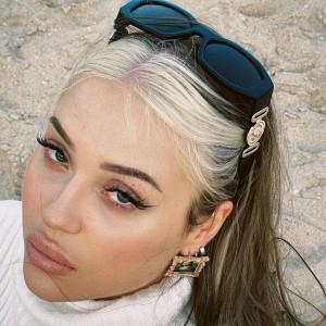 Listen to На том берегу song with lyrics from MARUSHOVA