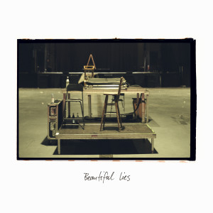 ดาวน์โหลดและฟังเพลง Beautiful Lies พร้อมเนื้อเพลงจาก Tom Allan