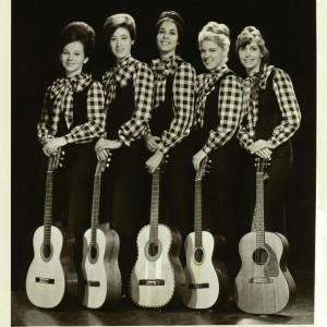 Dengarkan The Way I Feel lagu dari The Womenfolk dengan lirik