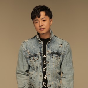 Listen to 咸阳人的歌 (完整版) song with lyrics from 张喆