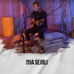 收听Charly van Houten的Dua Sejoli歌词歌曲
