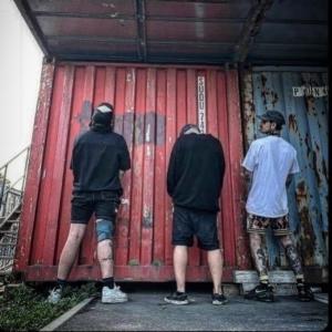 收聽群星的PROHIBICJA (feat. OORBIT, WARA & BODHI)歌詞歌曲
