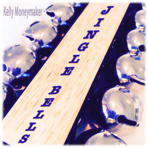 ดาวน์โหลดและฟังเพลง Jingle Bells พร้อมเนื้อเพลงจาก Kelly Moneymaker