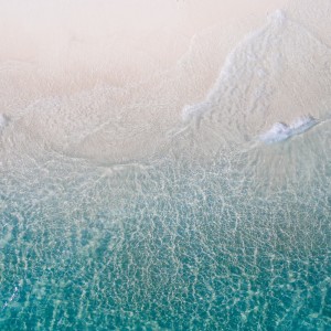 收聽自然聲帶的平靜的海灘歌詞歌曲