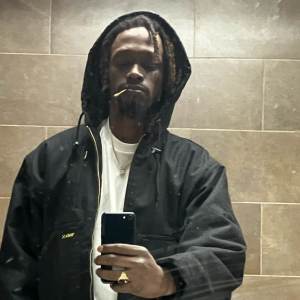 收聽MDot LoveCraft的Giant (Explicit)歌詞歌曲