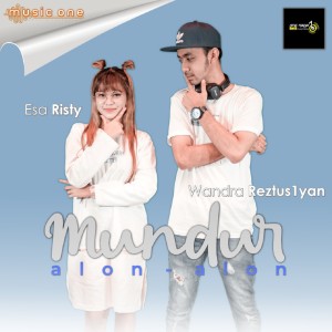 Listen to Mundur Alon Alon song with lyrics from Wandra Restusiyan