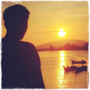 Dengarkan lagu Jauh Terpisah (Acoustic) nyanyian SYAKIR DANIEL dengan lirik