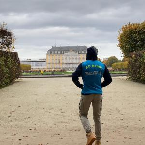 ดาวน์โหลดและฟังเพลง UNSER SCHLOSS (Explicit) พร้อมเนื้อเพลงจาก Drei21Ost