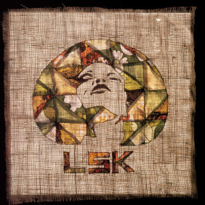 ดาวน์โหลดและฟังเพลง Hate Or Love พร้อมเนื้อเพลงจาก LSK