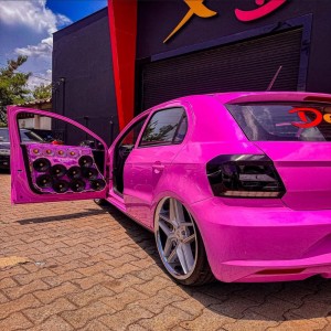 ดาวน์โหลดและฟังเพลง NO MEIO DO AUTOMOTIVO (Explicit) พร้อมเนื้อเพลงจาก MC ZK