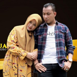 Dengarkan Cinta Terhalang Oleh Mertua lagu dari Gisma Wandira dengan lirik