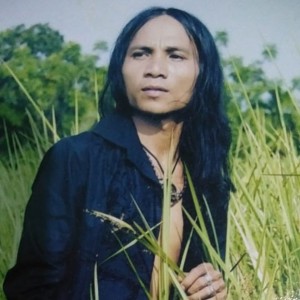 收聽Ades Sadewa的Karam Dilautan Tenang (Remix)歌詞歌曲