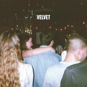 ดาวน์โหลดและฟังเพลง Velvet พร้อมเนื้อเพลงจาก Carter Vail