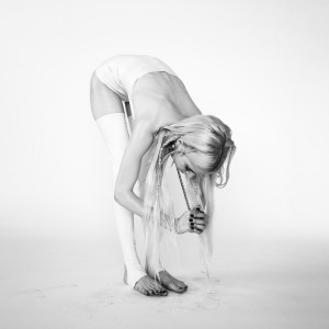 ดาวน์โหลดและฟังเพลง All The Things She Said พร้อมเนื้อเพลงจาก Poppy
