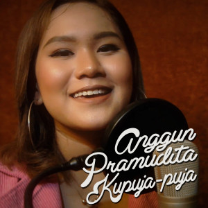 收聽Anggun Pramudita的Kupuja Puja歌詞歌曲