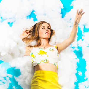 收聽Willow Stephens的Spend It All歌詞歌曲