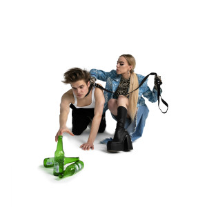 ดาวน์โหลดและฟังเพลง Алкоголик พร้อมเนื้อเพลงจาก Izachonok