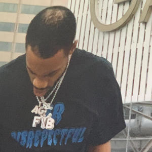 收聽King Yella的chocked out (Explicit)歌詞歌曲