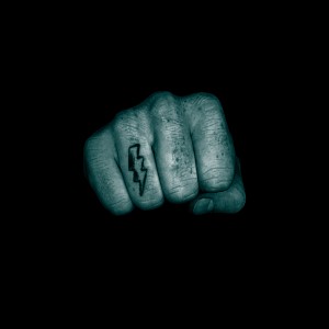 ดาวน์โหลดและฟังเพลง Strike Me พร้อมเนื้อเพลงจาก Blacktop Mojo