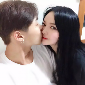 收聽盼夏的你的眼睛像星星 (抖音)歌詞歌曲