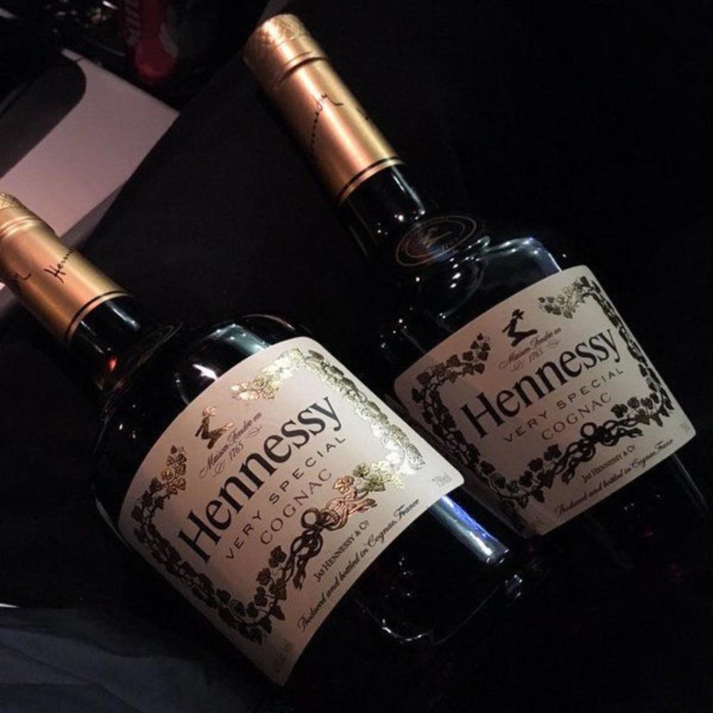 2 Bottles (feat. AydenCapalot) (Explicit)