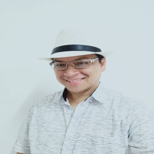 Dengarkan Cinta Terlarang lagu dari Mr. Key dengan lirik