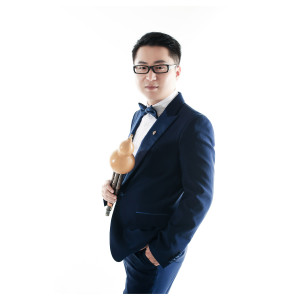 Dengarkan 我叫葫芦丝 (bE调伴奏) lagu dari 俞如华 dengan lirik