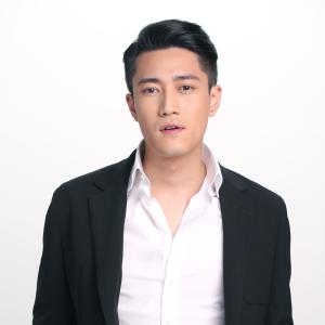 Dengarkan lagu 100°恋爱 nyanyian 邹文正 dengan lirik