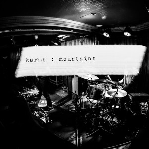 ดาวน์โหลดและฟังเพลง Mountains พร้อมเนื้อเพลงจาก Karms