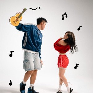 Dengarkan lagu 双重人格 (Acoustic Remix) nyanyian ADEN 王淯腾 dengan lirik