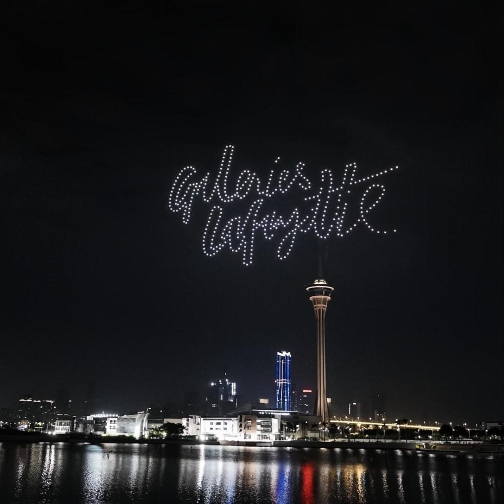 Galeries Lafayette (Explicit)