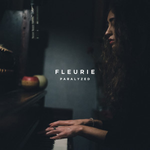 收聽Fleurie的Paralyzed歌詞歌曲