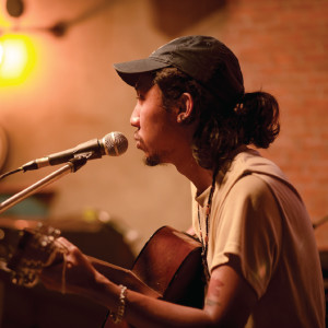 Listen to ตอนเป็นเด็กอยากโตโตมาอยากตาย (Explicit) song with lyrics from ฝนพรำ