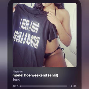 ดาวน์โหลดและฟังเพลง model hoe weekend (Explicit) พร้อมเนื้อเพลงจาก 1end