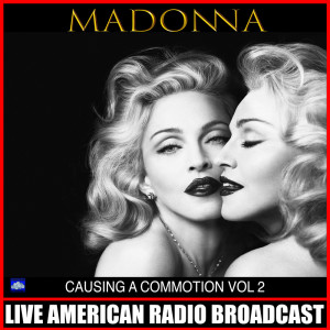 ดาวน์โหลดและฟังเพลง Vogue (Live) พร้อมเนื้อเพลงจาก Madonna