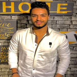 Listen to قلبي يامسكين song with lyrics from Misho Gamal