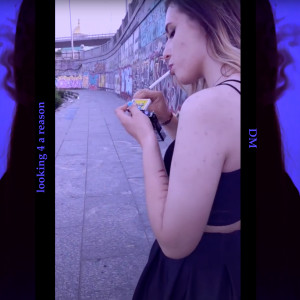 收听DM的Looking 4 a Reason歌词歌曲