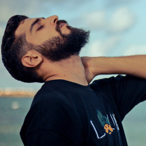 Listen to نفسي افوق يامايا مخنوق song with lyrics from احمد مشعل