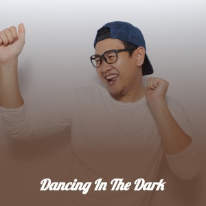 Dengarkan lagu Fly Me to the Moon nyanyian Johnny Mathis dengan lirik